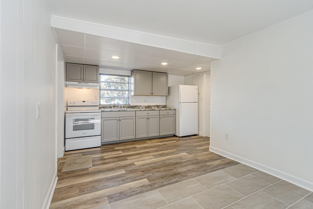 467 Jackson Avenue - Photo 3