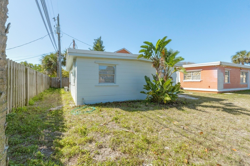 467 Jackson Avenue - Photo 2
