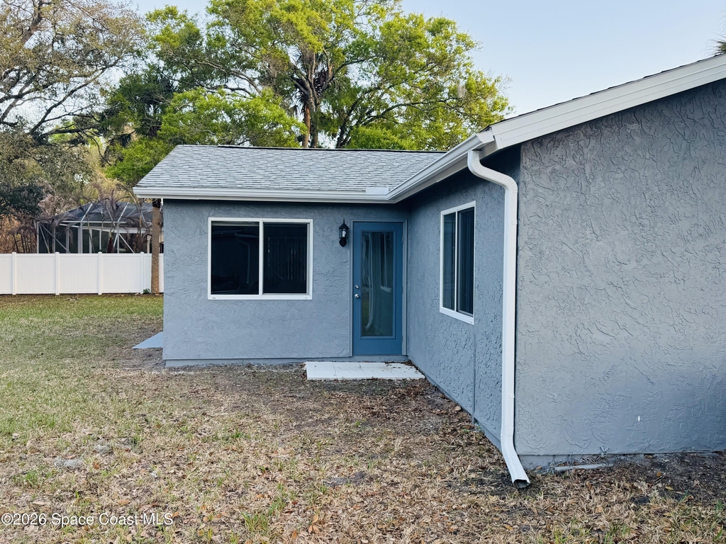 1035 Nevada Drive Ne - Photo 2