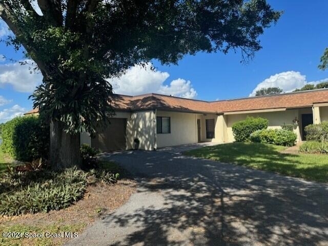 216 Country Club Drive - Photo 2