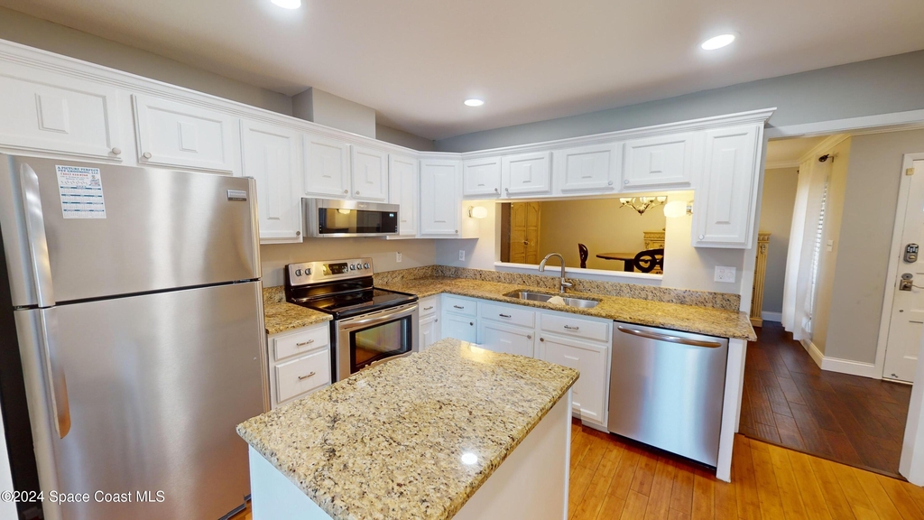 216 Country Club Drive - Photo 7