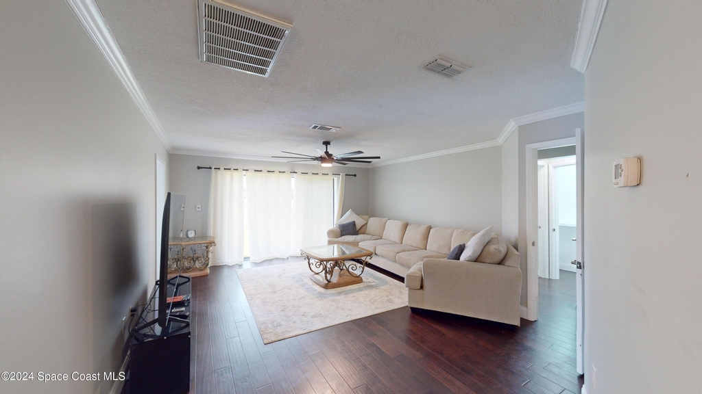 216 Country Club Drive - Photo 3