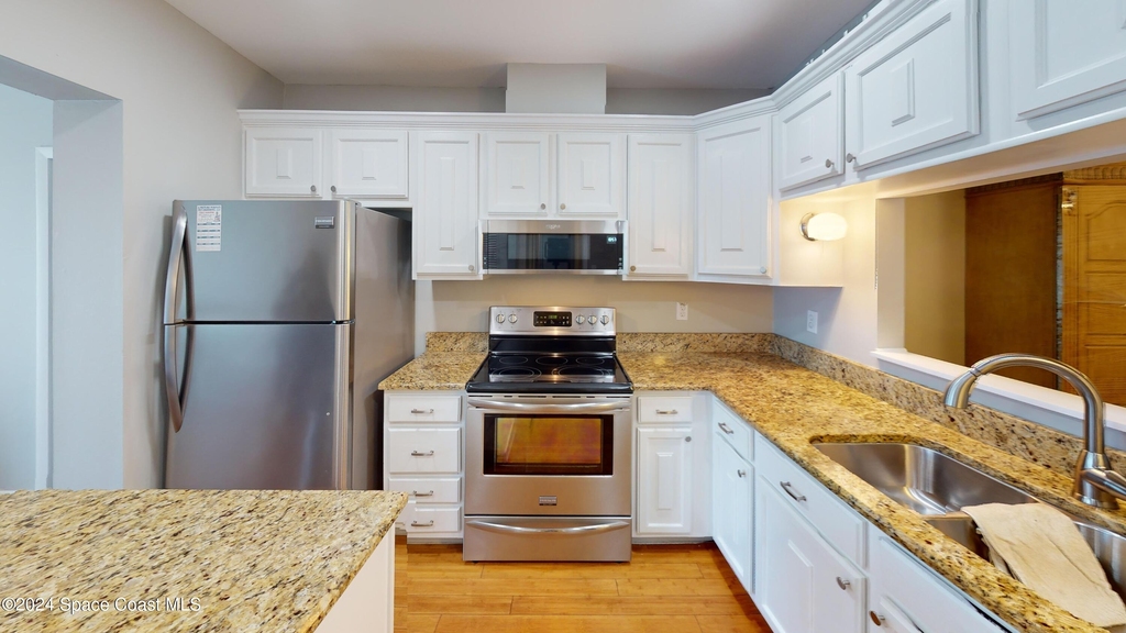 216 Country Club Drive - Photo 6