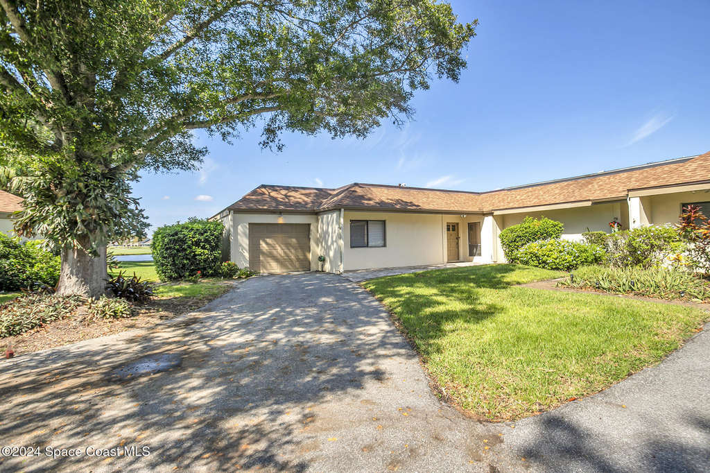 216 Country Club Drive - Photo 1