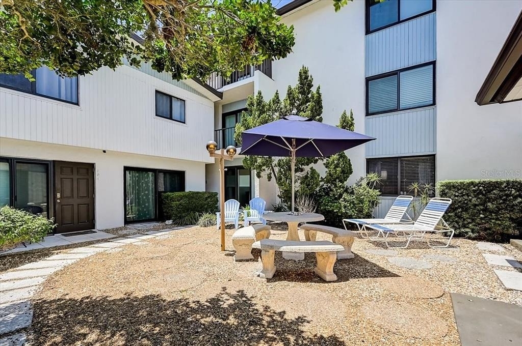 722 S Blvd Of The Presidents - Photo 2