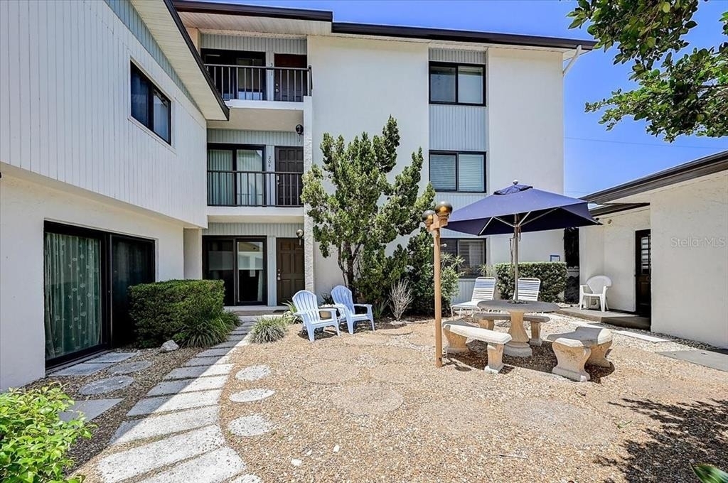 722 S Blvd Of The Presidents - Photo 1