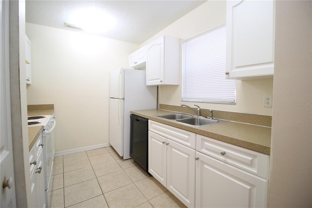 720 Newton Avenue S - Photo 4