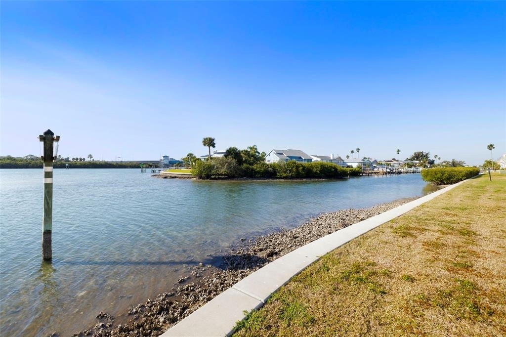 1 Windrush Boulevard - Photo 41