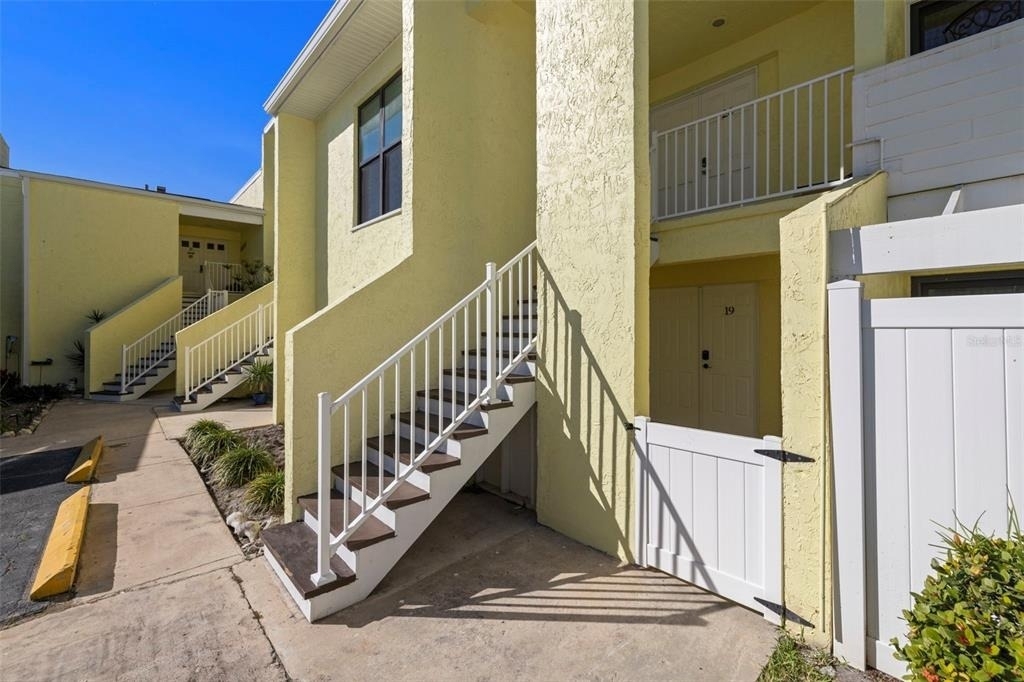 1 Windrush Boulevard - Photo 0