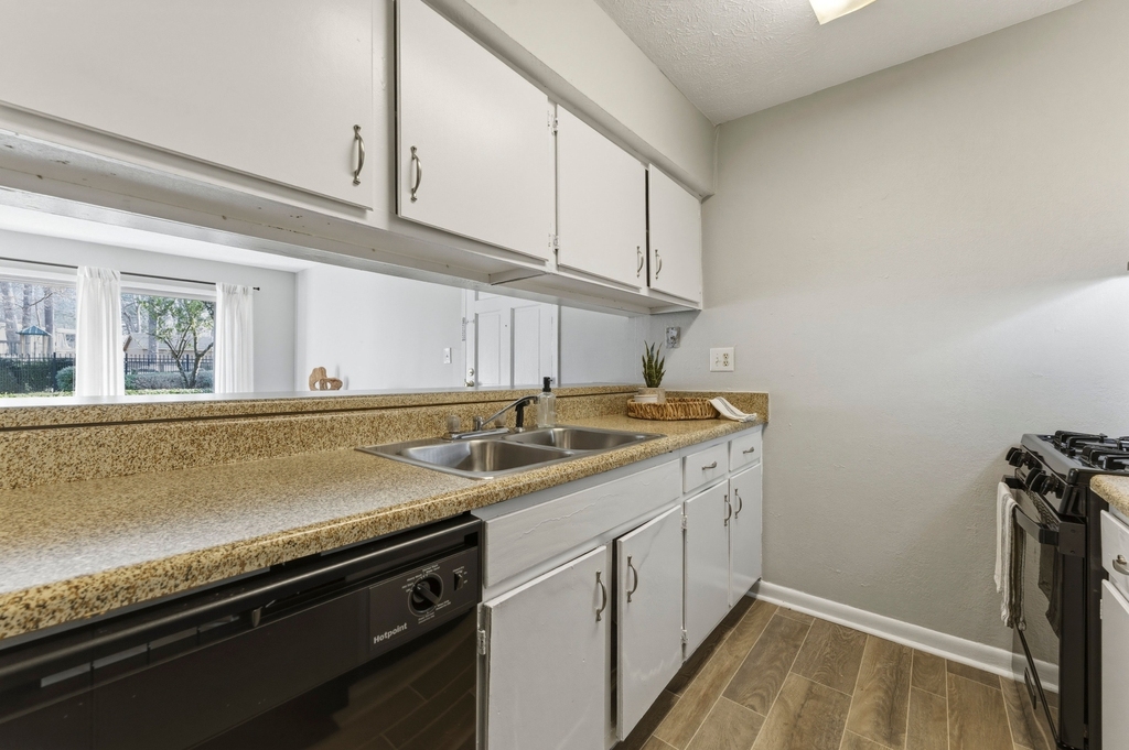 1750 Briarwood Road Northeast - Photo 6