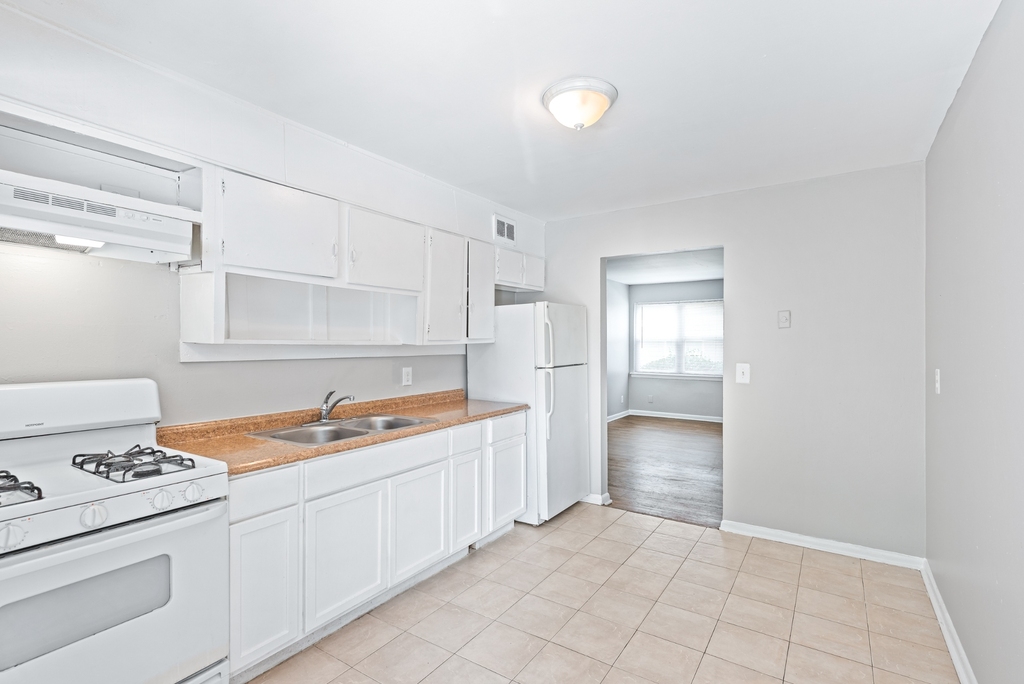 936 Mayson Turner Road Northwest - Photo 2