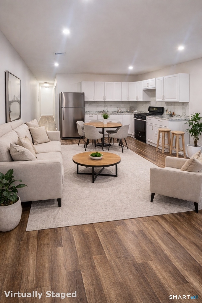 1415 Stratford Avenue - Photo 1