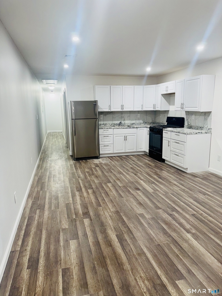 1415 Stratford Avenue - Photo 0