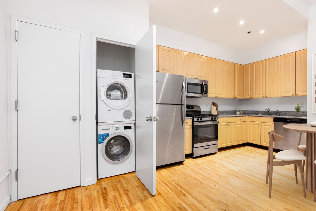 135 William Street - Photo 2