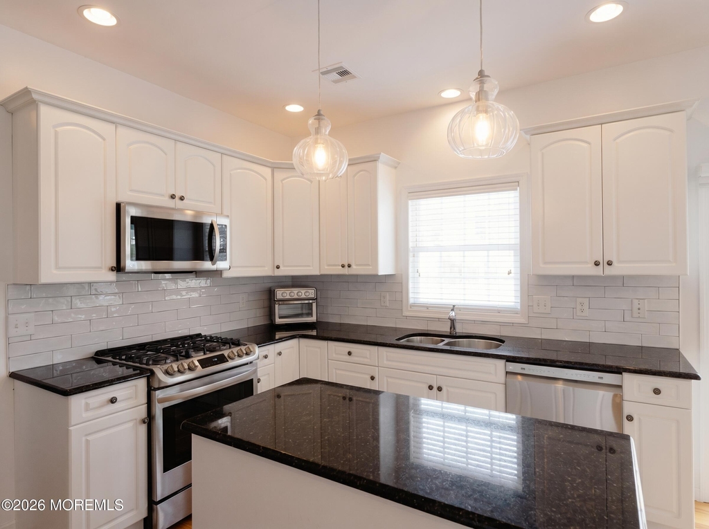 979 Ocean Avenue - Photo 8
