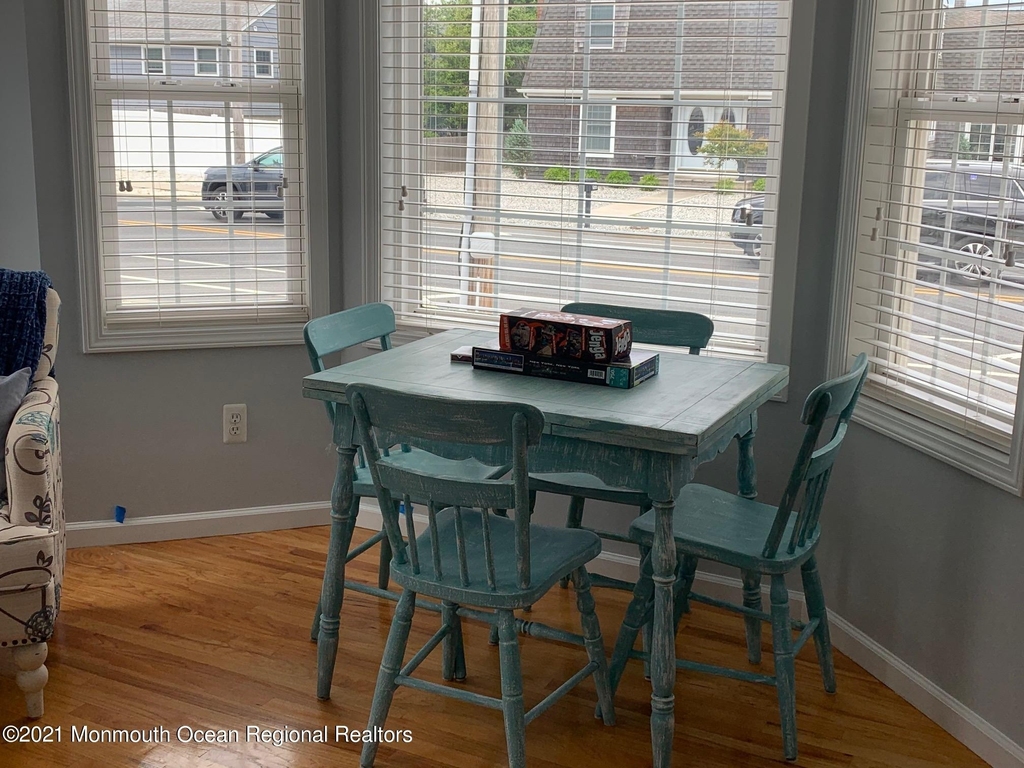 979 Ocean Avenue - Photo 3