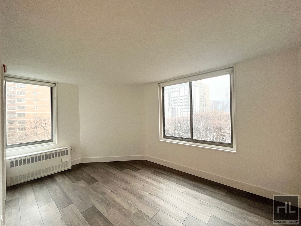 Second Avenue - Photo 0