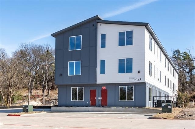 948 Corinth Street - Photo 2