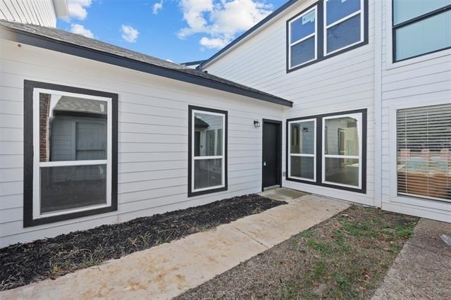 1412 Crosspointe Street - Photo 1