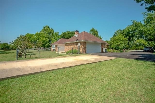 621 New Hope Road E - Photo 2