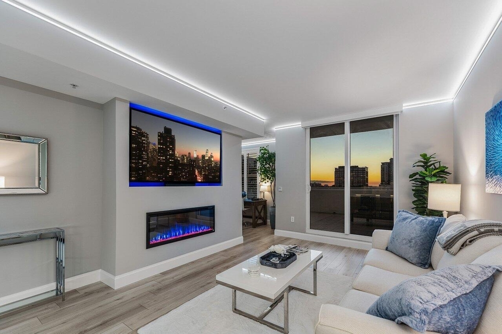 255 Evernia Street - Photo 0