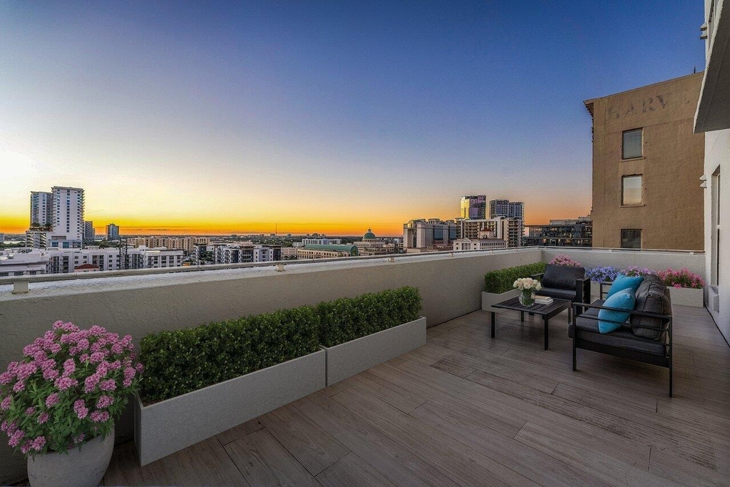 255 Evernia Street - Photo 1