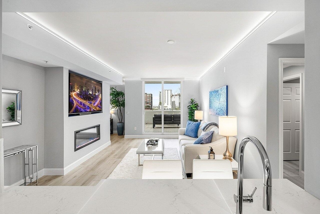 255 Evernia Street - Photo 2