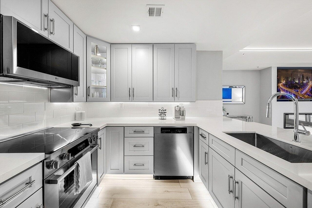 255 Evernia Street - Photo 5