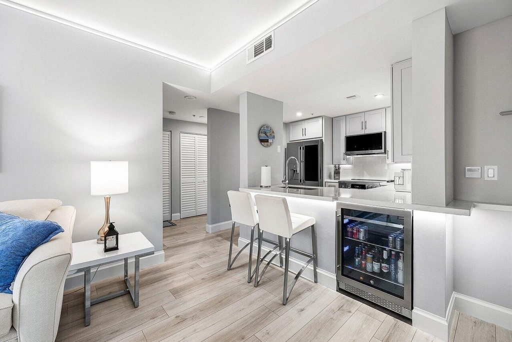 255 Evernia Street - Photo 3