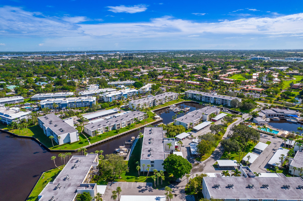 1950 Sw Palm City Road - Photo 30