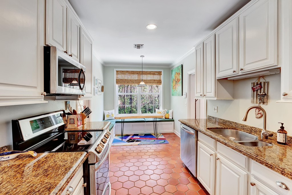 306 N Swinton Avenue - Photo 37