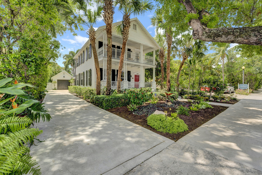 306 N Swinton Avenue - Photo 0