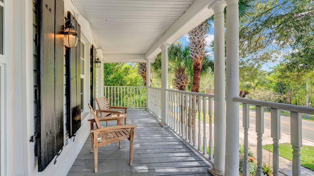 306 N Swinton Avenue - Photo 3