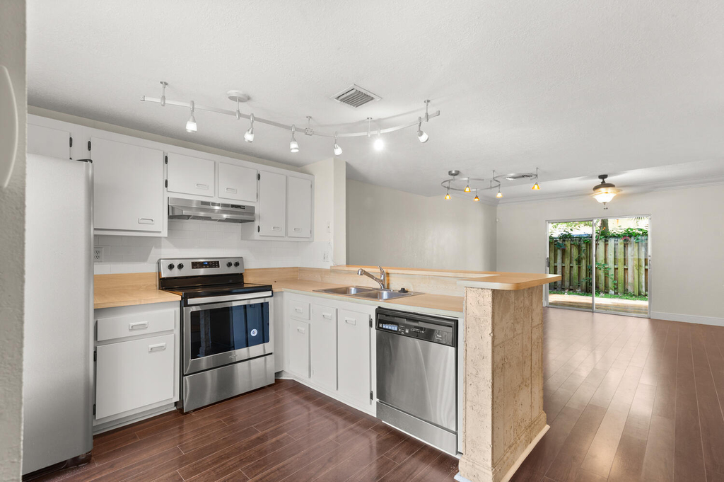 2521 Ne 15th Street - Photo 18