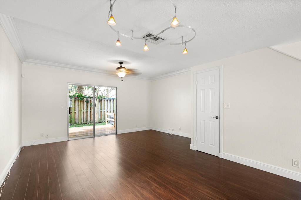 2521 Ne 15th Street - Photo 15