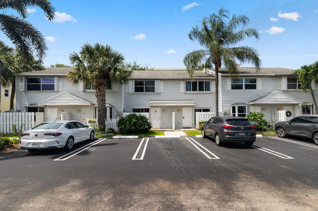2521 Ne 15th Street - Photo 0