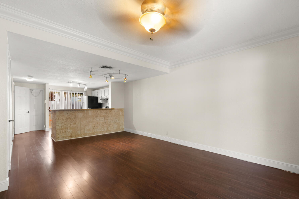 2521 Ne 15th Street - Photo 11