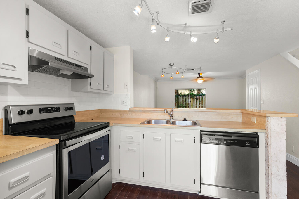2521 Ne 15th Street - Photo 8