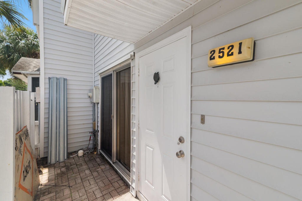 2521 Ne 15th Street - Photo 2