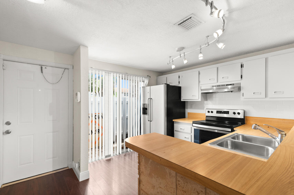 2521 Ne 15th Street - Photo 16