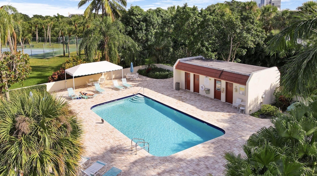 1700 Presidential Way - Photo 18