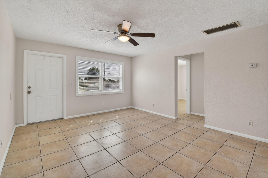 1618 W 26th Court - Photo 4