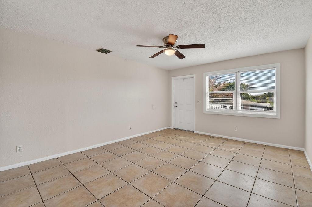 1618 W 26th Court - Photo 5