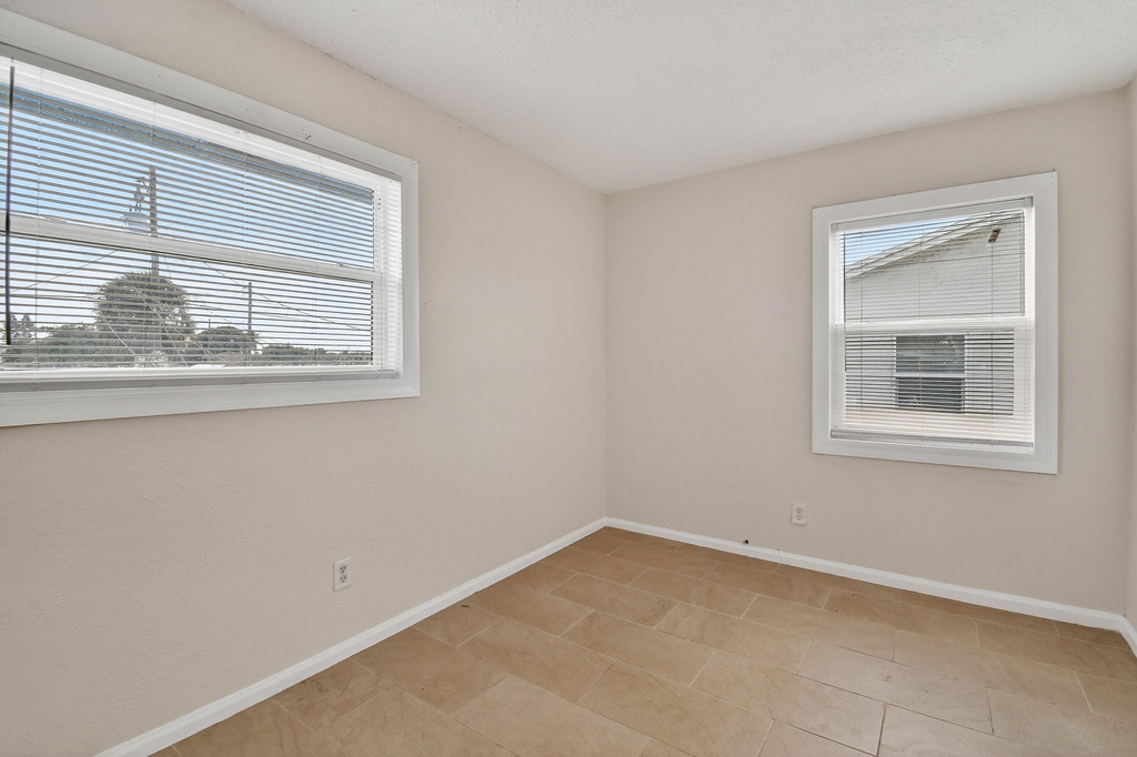 1618 W 26th Court - Photo 7