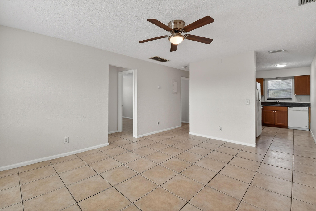 1618 W 26th Court - Photo 2