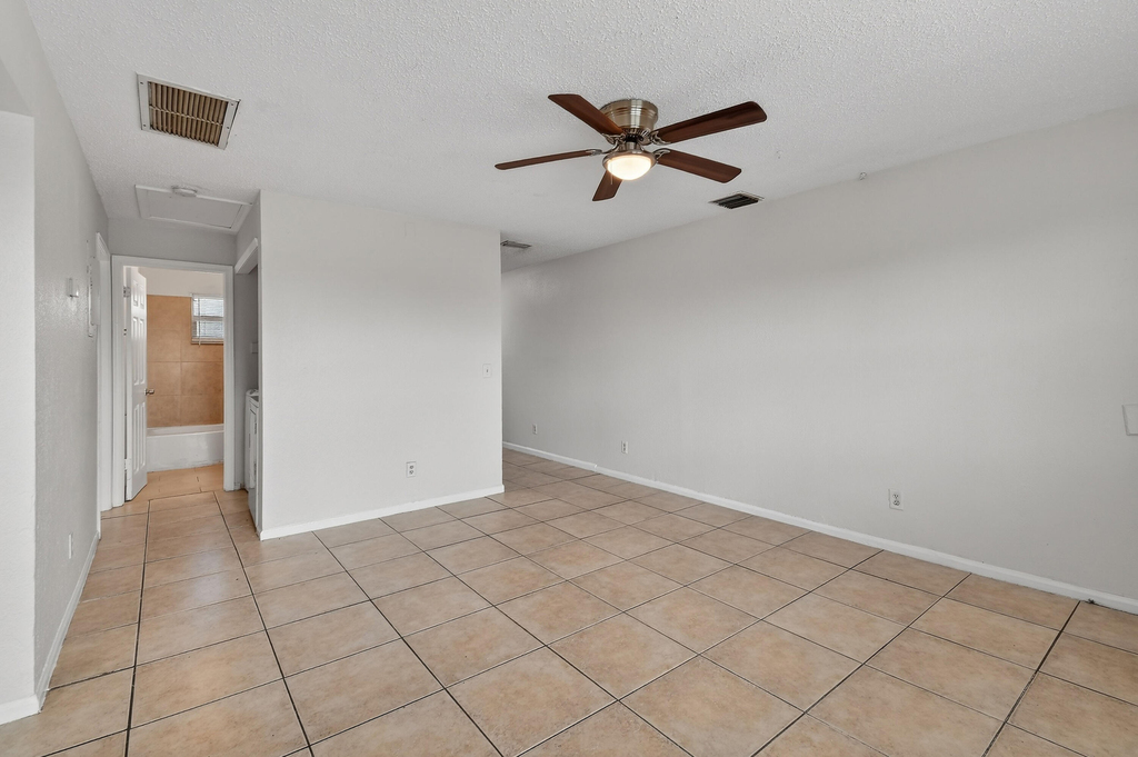 1618 W 26th Court - Photo 3