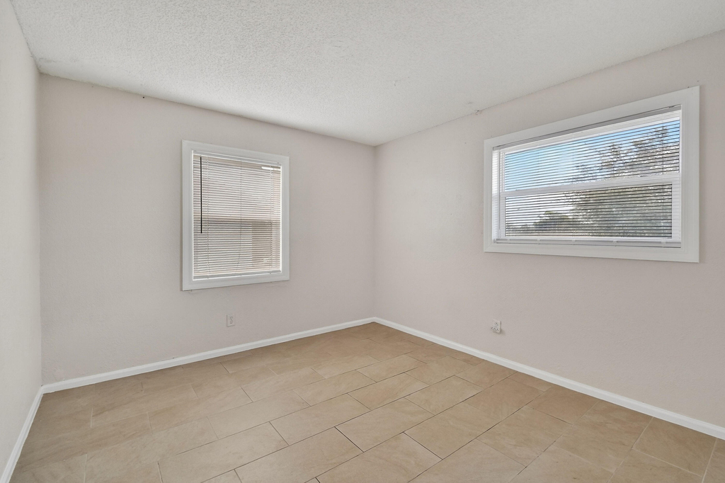 1618 W 26th Court - Photo 11