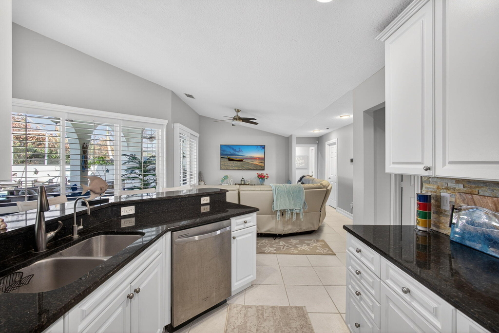 8075 Se Governors Way - Photo 11