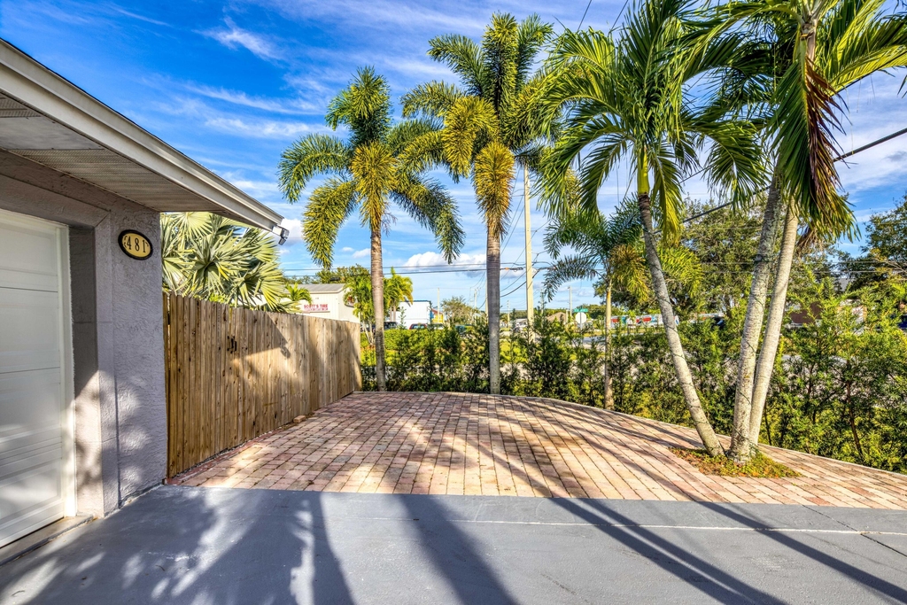 481 Sw Voltair Terrace - Photo 2