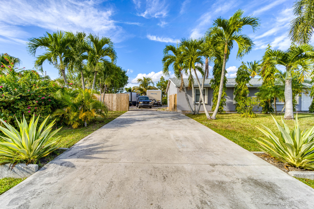481 Sw Voltair Terrace - Photo 1